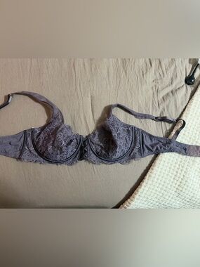 Victoria's Secret Lace Underwire Bra in Dusty Lavender